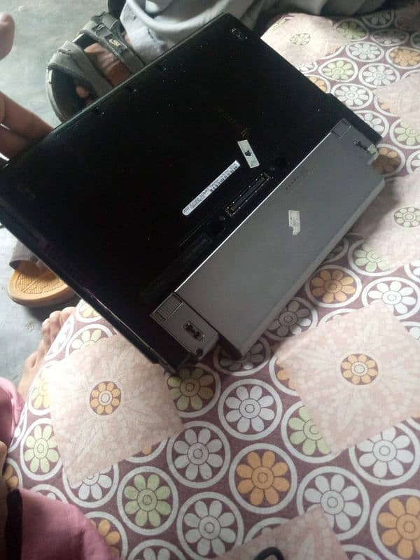 Dell Latitude e4200 Clean condition 4
