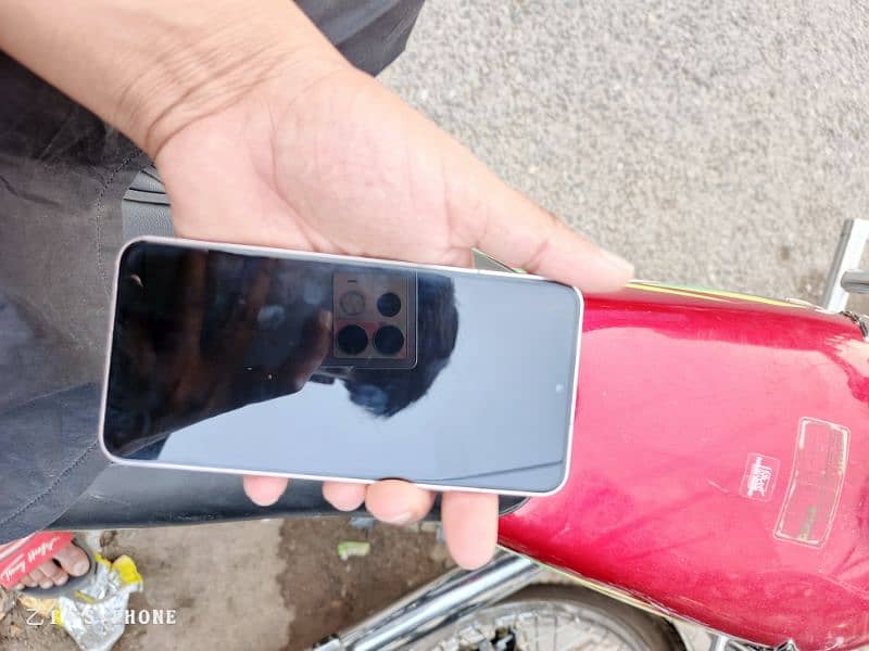 10/10 condition  8/128 gb  Dual sim approved 1