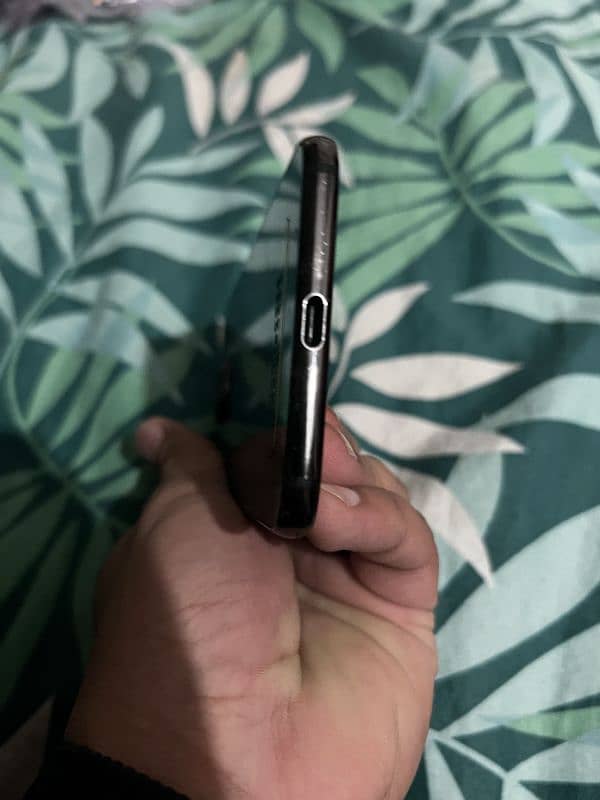 moto z3 pta approved condition 10 by 8 hai 4