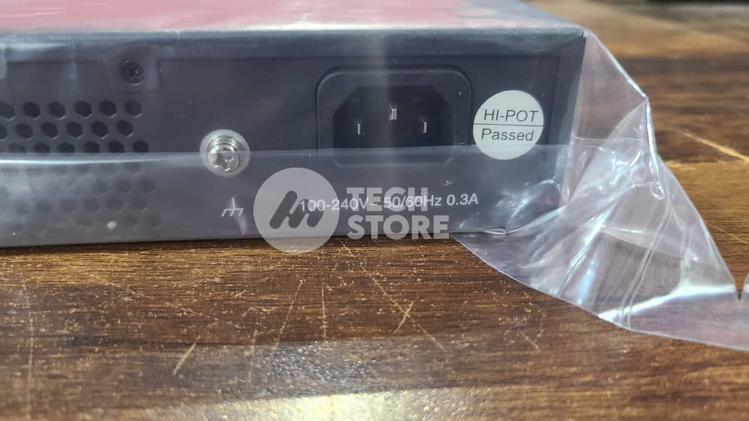 Tplink TL-SG1016D 16-Port Gigabit Desktop/Rackmount Switch (Renewed) 5