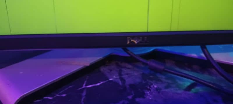 Dell 24-Inch LCD Monitor for Sale – Minor Screen Line 2