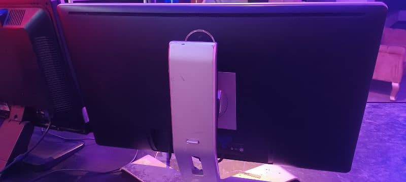 Dell 24-Inch LCD Monitor for Sale – Minor Screen Line 4