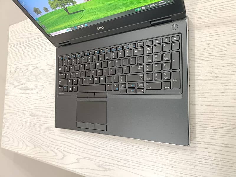 Dell precision 7530 core i7 8th gen hexacore 4gb Nvidia P2000 15.6 4k 4