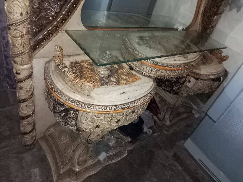 king size bed with two side table with the dressing table 3