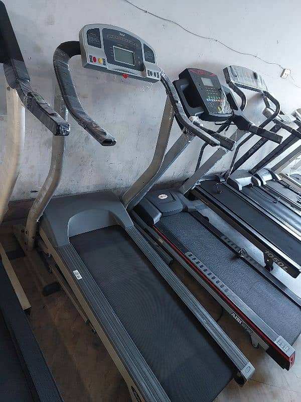 TREADMILL / RUNNING MACHINE / WALKING MACHINE / JOGGING MACHINE 1