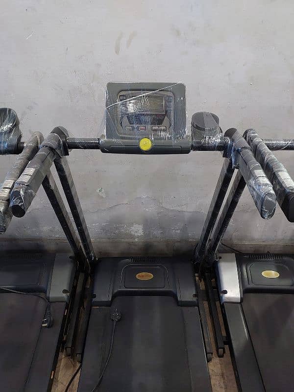 TREADMILL / RUNNING MACHINE / WALKING MACHINE / JOGGING MACHINE 17