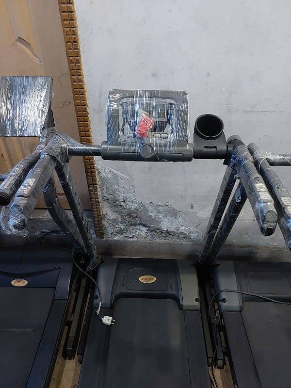 TREADMILL / RUNNING MACHINE / WALKING MACHINE / JOGGING MACHINE 19