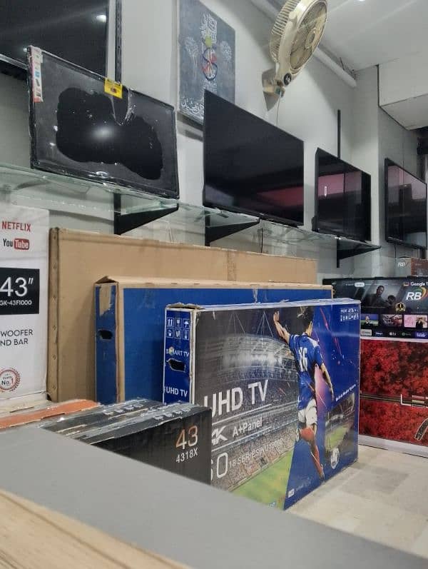 Gold new 32 Inch Samsung smart led TV 3 year warranty O32245O5686 0