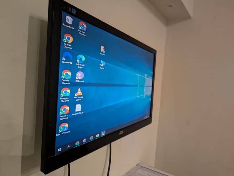 27 inch LCD New condition 2