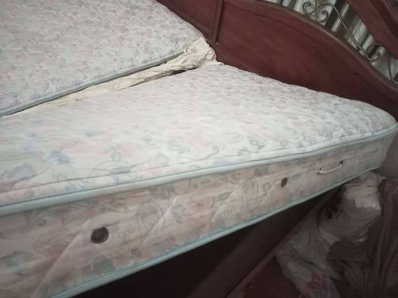 Two single bed with one side table good quality matress 4