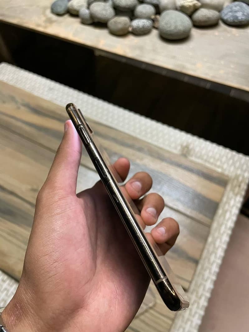 I phone xs max non pta golden colour 1