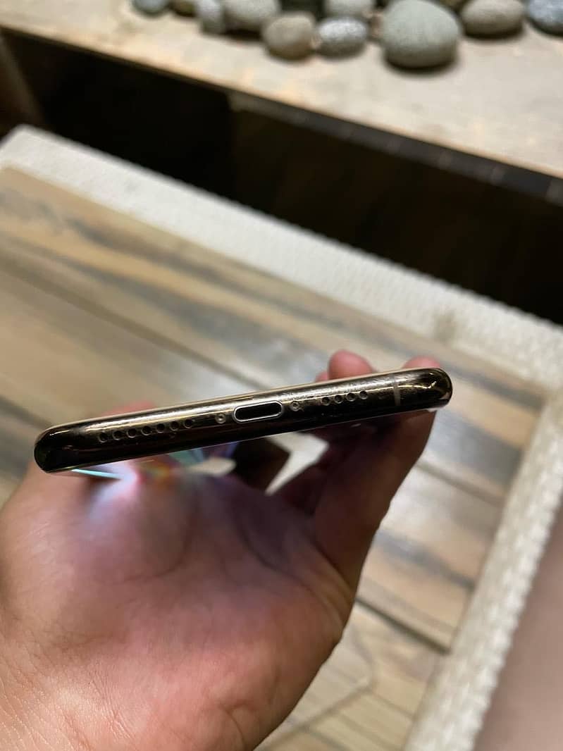 I phone xs max non pta golden colour 2