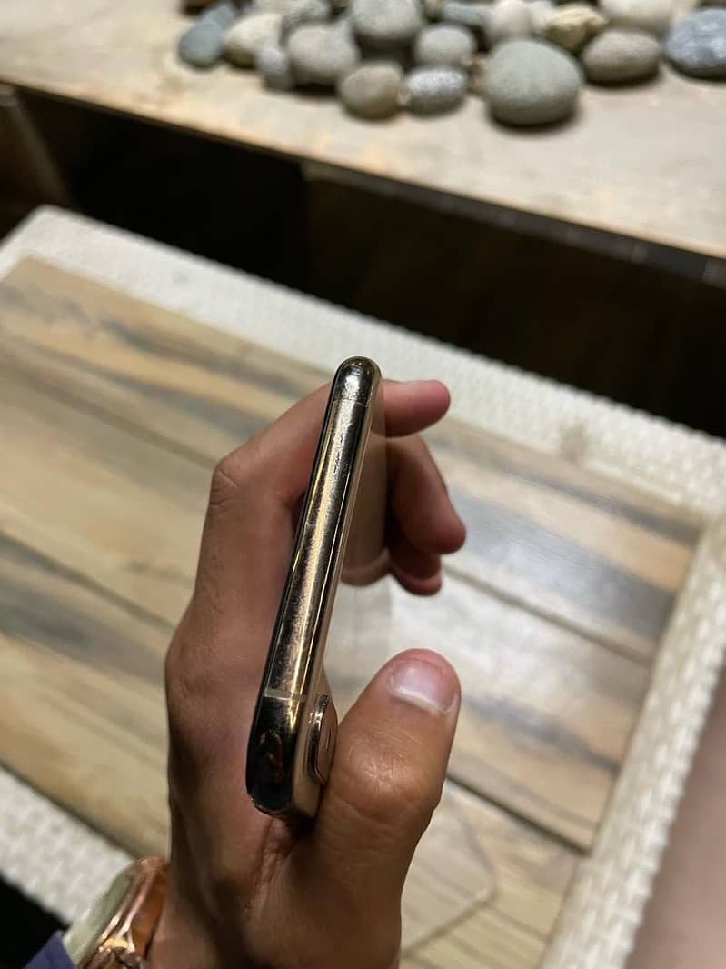 I phone xs max non pta golden colour 3