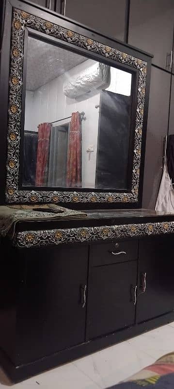 Dressing Table like new 0