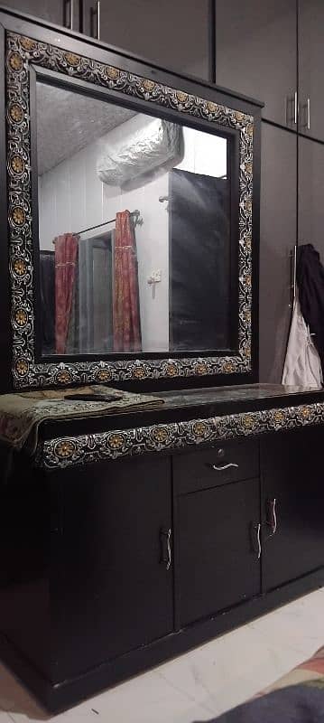 Dressing Table like new 1