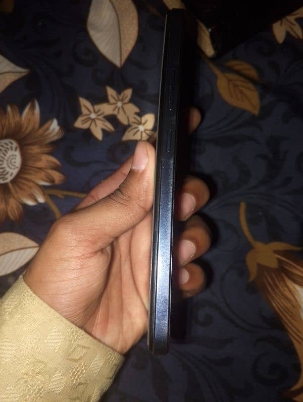 Infinix smart 7  Hd 4/64 with box contact number 03177223450 4