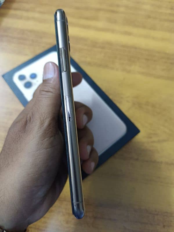 iPhone 11 pro Max gold dual physical approved 3