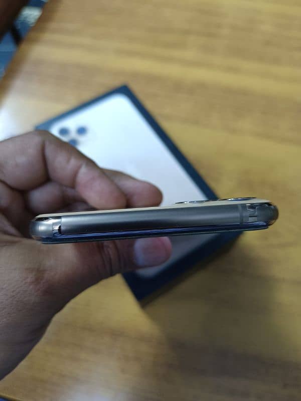 iPhone 11 pro Max gold dual physical approved 4