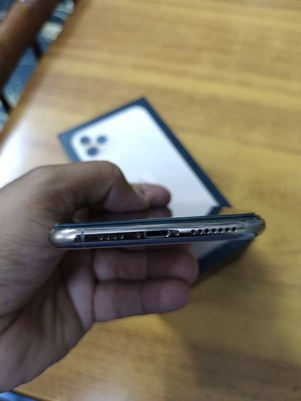 iPhone 11 pro Max gold dual physical approved 5