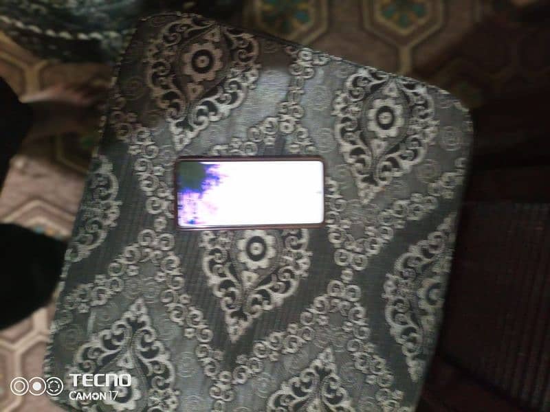 samsung A51 with box and original charger but panel shades 5