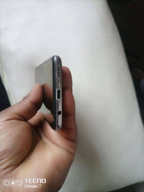 samsung A51 with box and original charger but panel shades 7