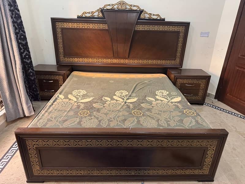 Wooden Bed Set With Dressing Table 0