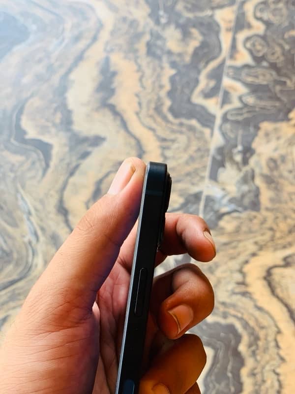 iPhone 13 lush condition 6