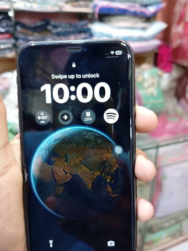 I phone 11  jv with original charger and led 9