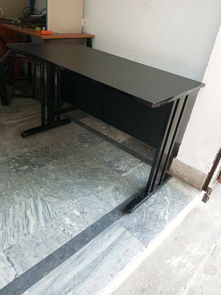 Brand New Modern Exactive Office Table / Computer / Laptop Tables 6
