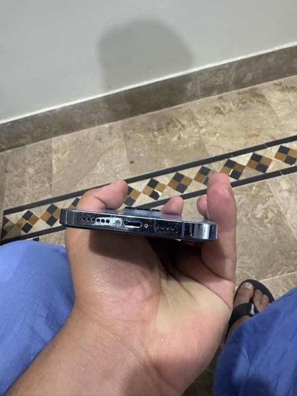 i phone 13 pro max factory unlcok non pta 256 gb 3