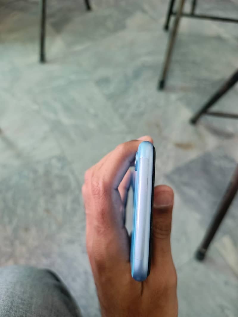 Apple iPhone XR 4