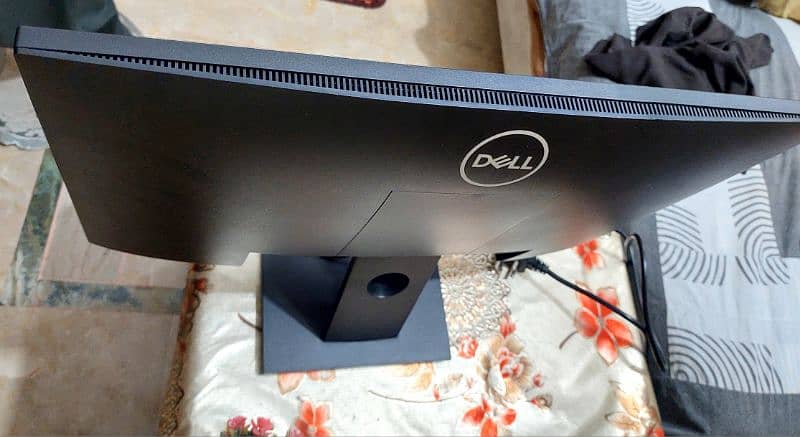 Dell Monitor R. s 25000/= 10 by 10 condition VGA Port HDMI Port 1