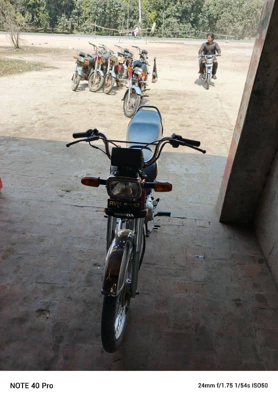 condition 10 by 10 . copy and letter moky py available hai. 0