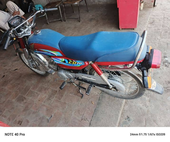 condition 10 by 10 . copy and letter moky py available hai. 1