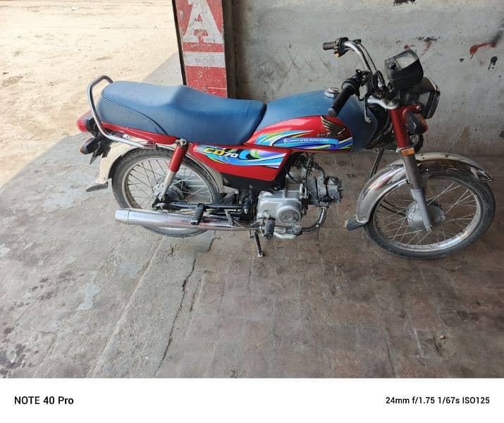 condition 10 by 10 . copy and letter moky py available hai. 2