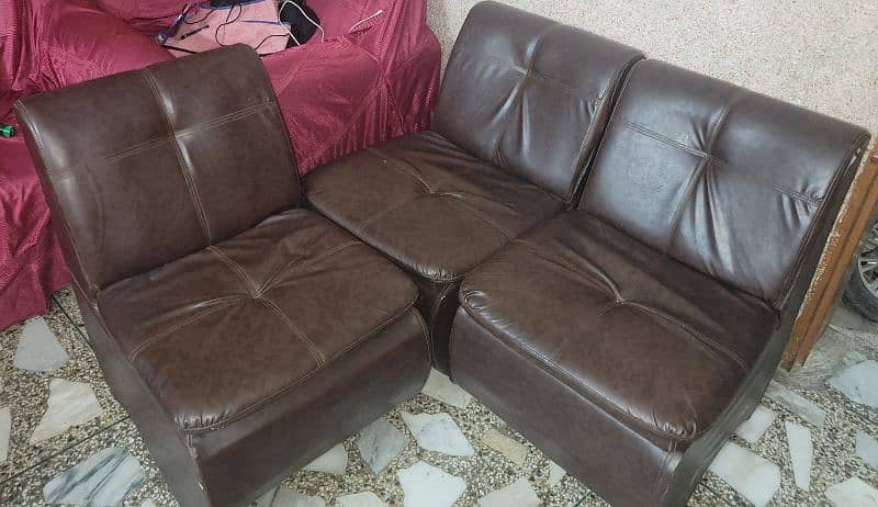 3 single sofas 0