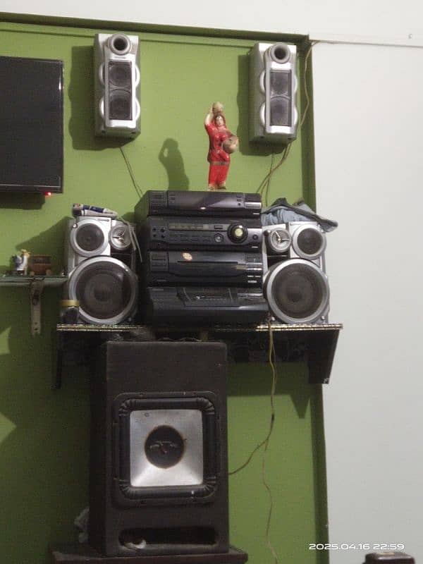 Sony amplifier and 4 speaker and 1 woofer 0