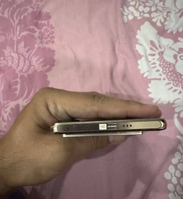 Infinix note 40 pro for sale in excellent condition 3