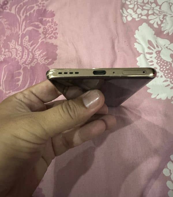Infinix note 40 pro for sale in excellent condition 4