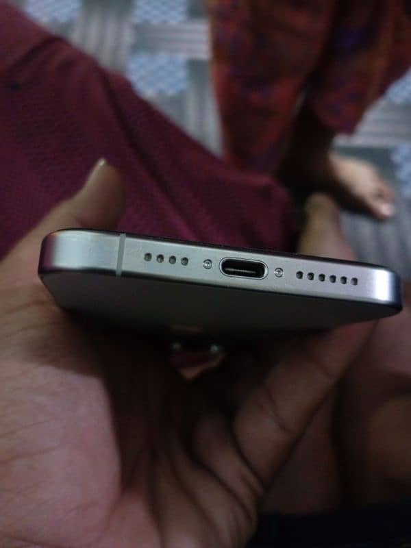 box be Hy pr Dubai one month k bd mill ajy ga 4
