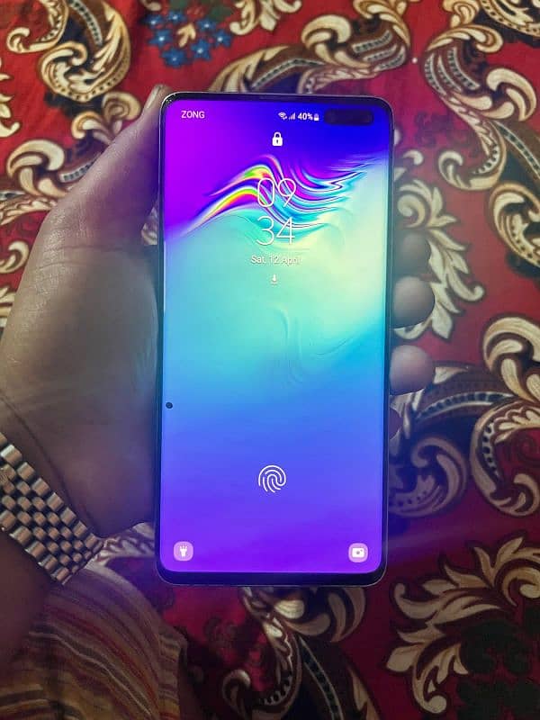 Samsung s10 plus 5 g  storage 8 /256 3