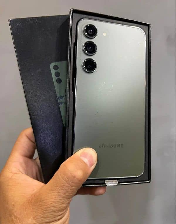 Samsung S23 in new condition. 0