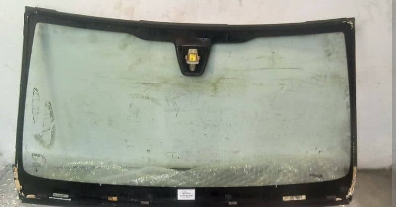 Mercedes W205 C class windscreen 1