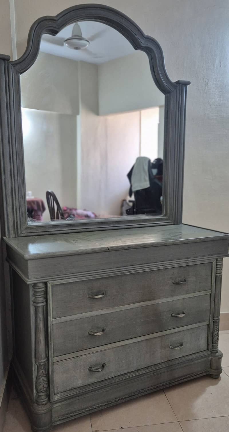 Dressing Table 0