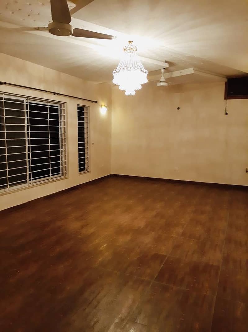 1 Kanal Beautiful 5Bed Double Unit House Available For Sale Ideal Location E-11 0