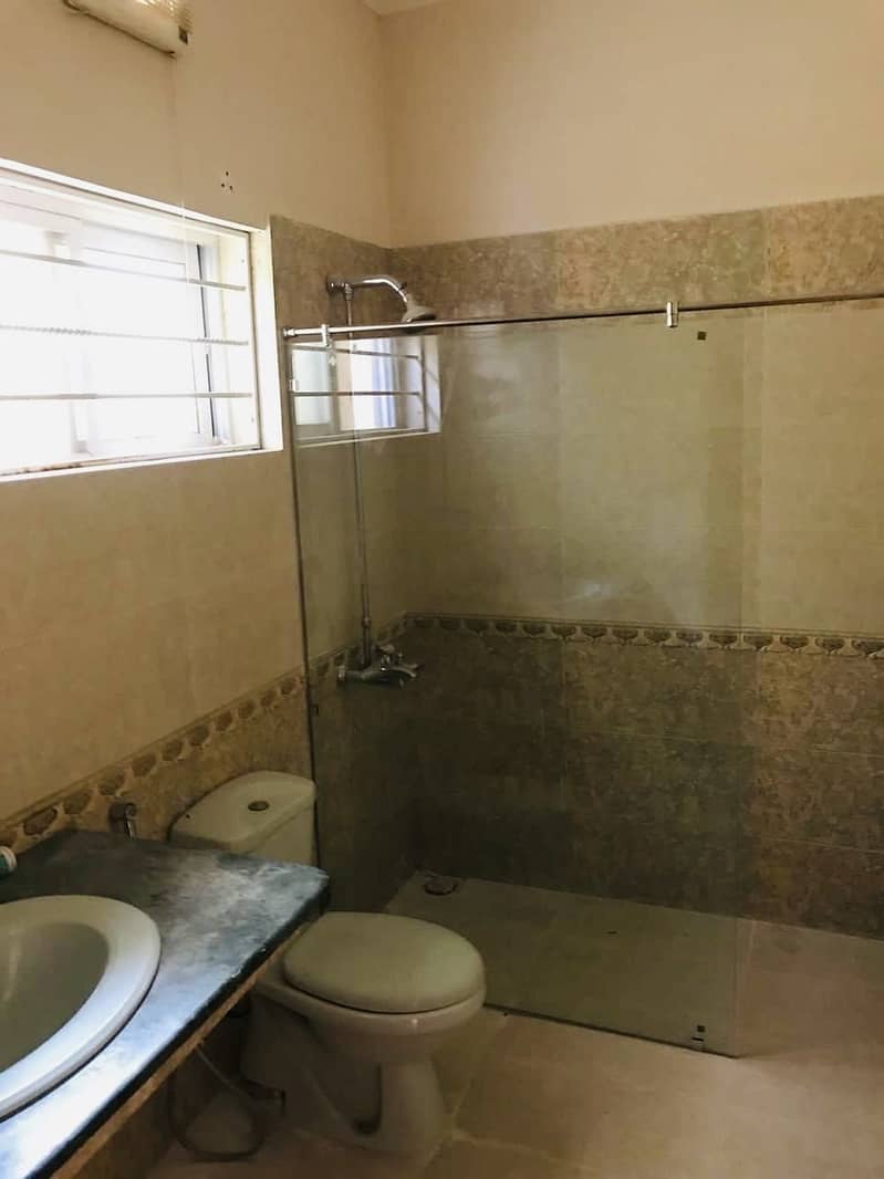1 Kanal Beautiful 5Bed Double Unit House Available For Sale Ideal Location E-11 4