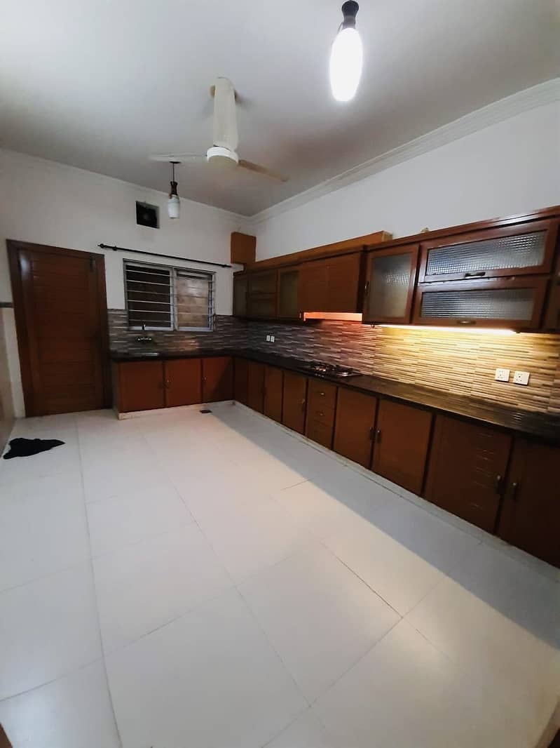 1 Kanal Beautiful 5Bed Double Unit House Available For Sale Ideal Location E-11 6