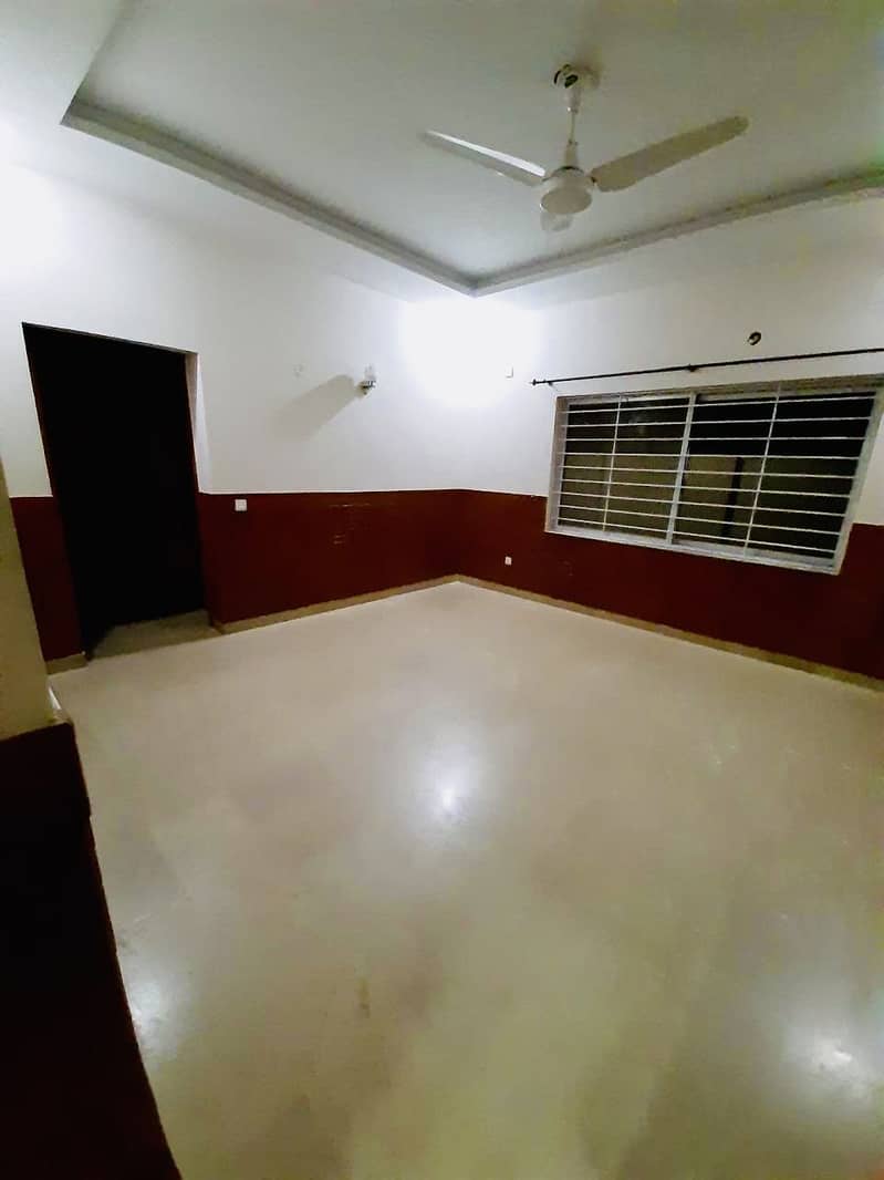 1 Kanal Beautiful 5Bed Double Unit House Available For Sale Ideal Location E-11 7
