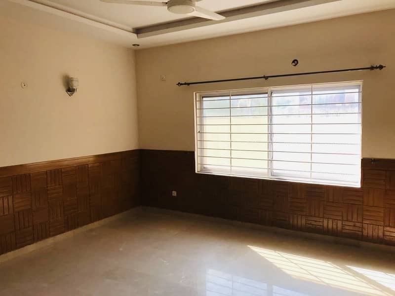 1 Kanal Beautiful 5Bed Double Unit House Available For Sale Ideal Location E-11 8
