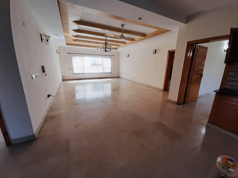 1 Kanal Beautiful 5Bed Double Unit House Available For Sale Ideal Location E-11 10